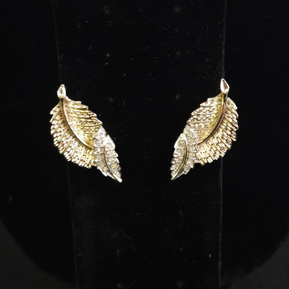 Vintage gold tone brushed leafy clear stones Sarah‎ Cov clip on earrings 1961
